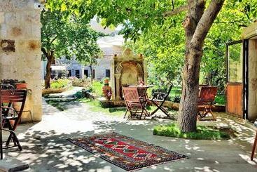هتل Sarnich Cave Suites