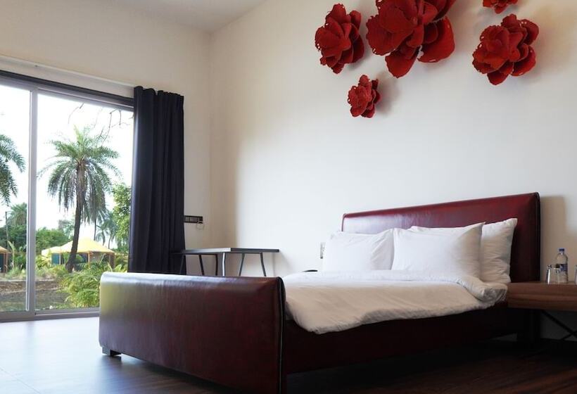 Отель Shanti Resorts