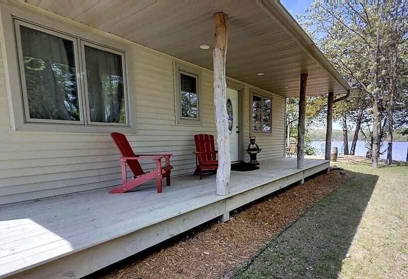 Lakefront Hideaway