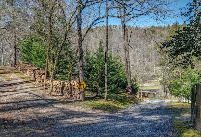 פנסיון Cobb Creek Cabins