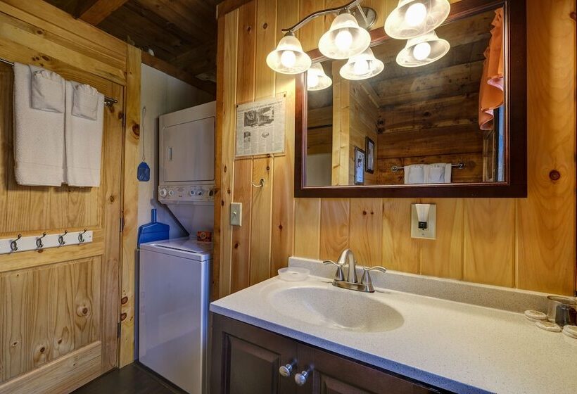 פנסיון Cobb Creek Cabins