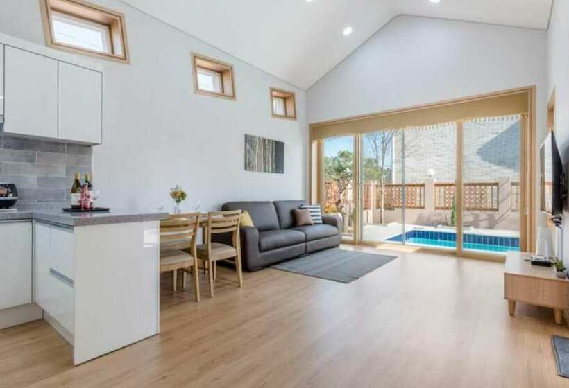 Пансион Taean Ocean Terrace Pool Villa