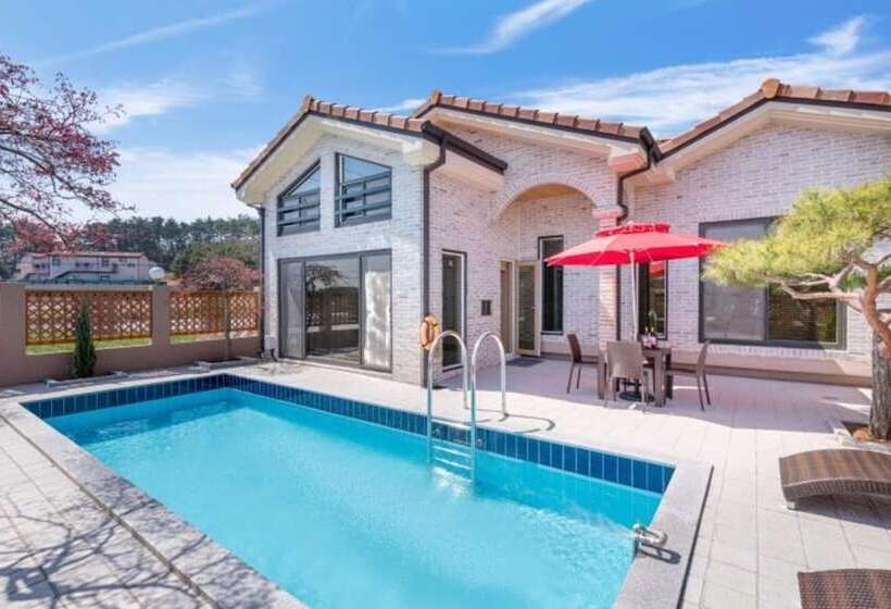 Пансион Taean Ocean Terrace Pool Villa