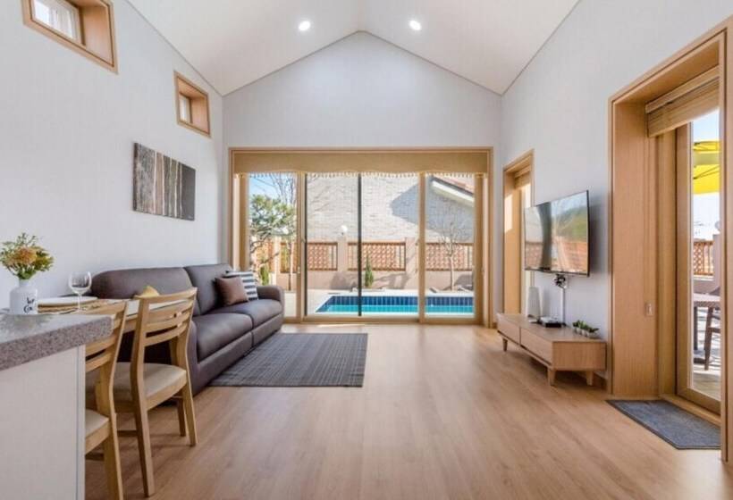 Пансион Taean Ocean Terrace Pool Villa
