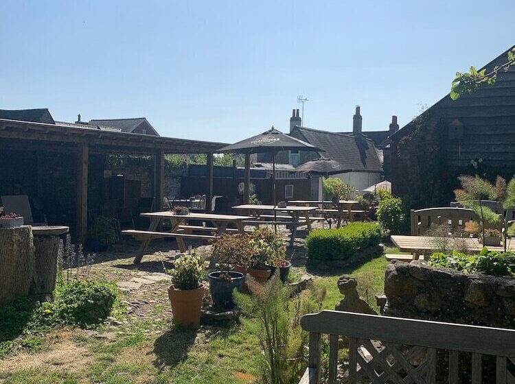 بنسيون The Modbury Inn
