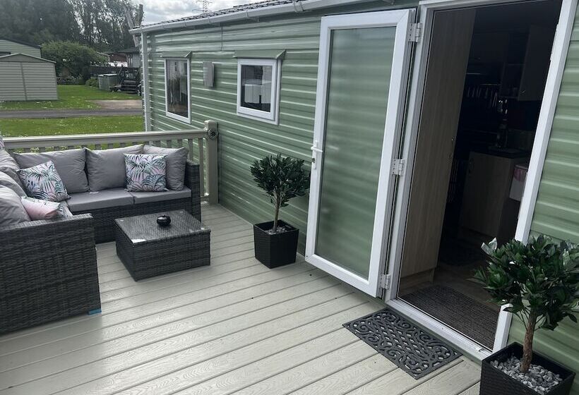 Relaxing And Quiet Holiday Cabin, Sleeps 4