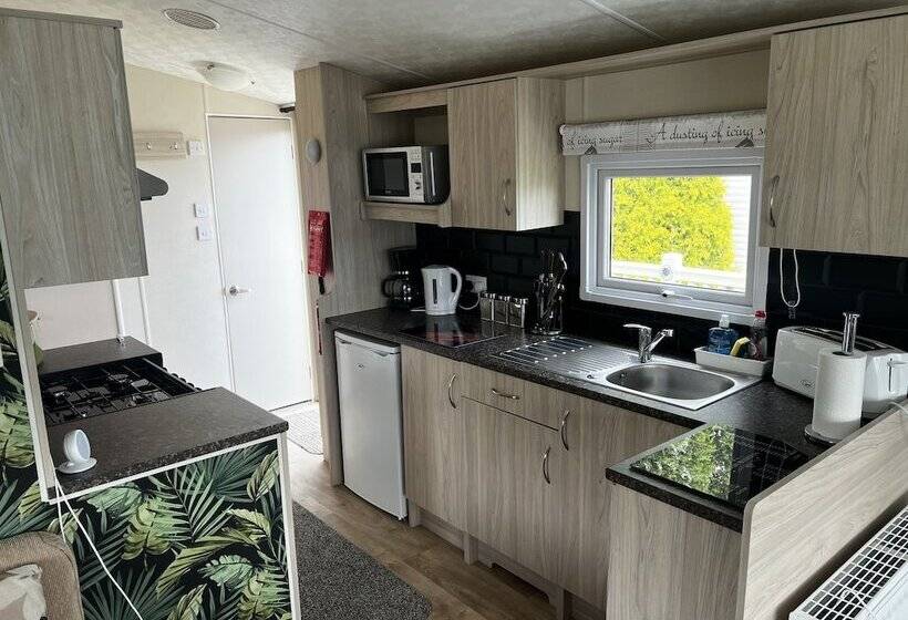 Relaxing And Quiet Holiday Cabin, Sleeps 4