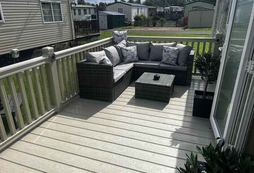 Relaxing And Quiet Holiday Cabin, Sleeps 4