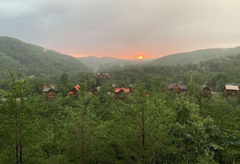 Sunset Vista   4 Bedrooms, 4 Baths, Sleeps 12 4 Cabin By Redawning