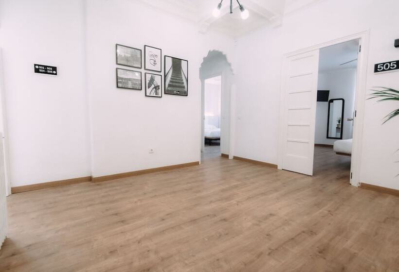 تختخواب و صبحانه Clink Rooms & Flats