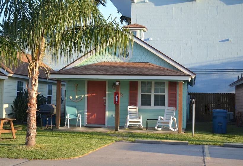 Candlelight Cottages By The Beach
