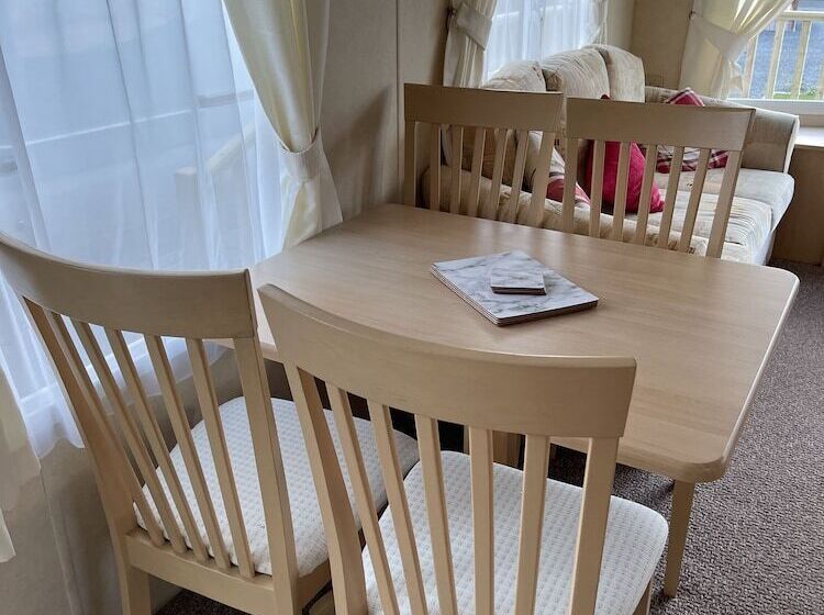 فندق Beautiful 2 Bed Static Caravan