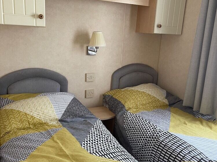 هتل Beautiful 2 Bed Static Caravan