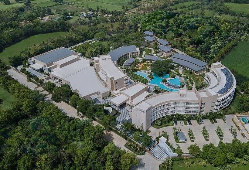 فندق Courtyard By Marriott Aravali Resort