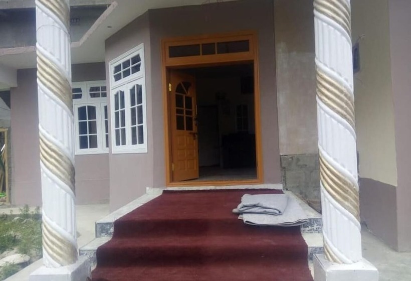 هتل Four Seasons Family Guest House