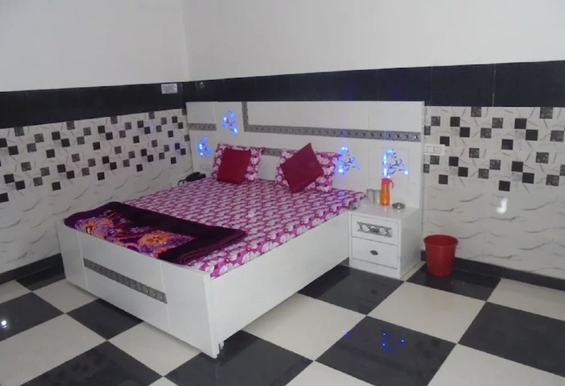 Отель Goroomgo Labh Mahal Meerut