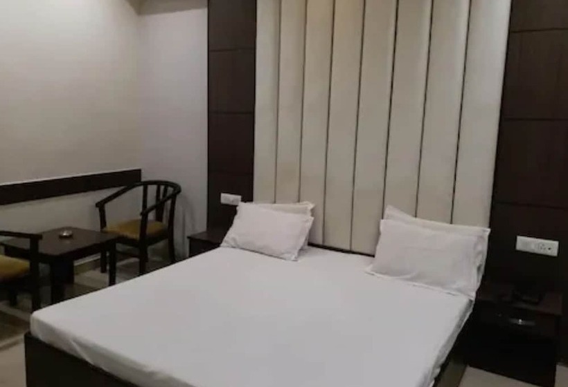 Отель Goroomgo Pal Regency Ambala