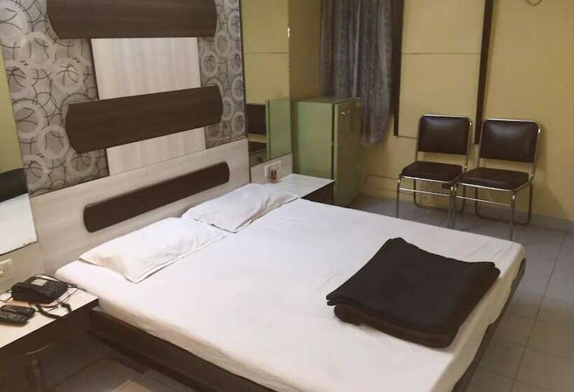 호텔 Goroomgo Pat Village Inn Indore