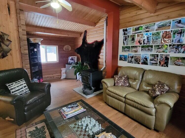 酒店 Kitimat Lodge