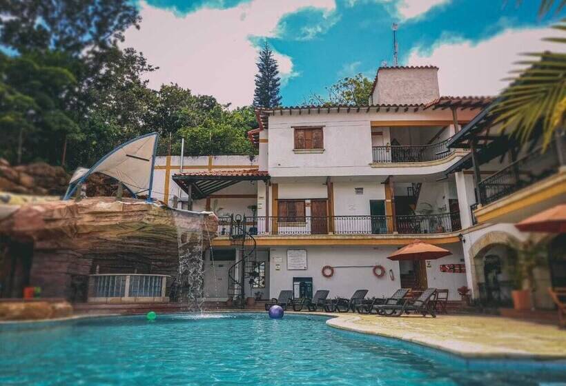 בית מלון כפרי Las Rocas Resort