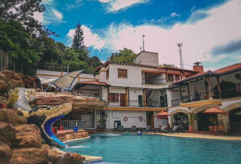 Отель Las Rocas Resort