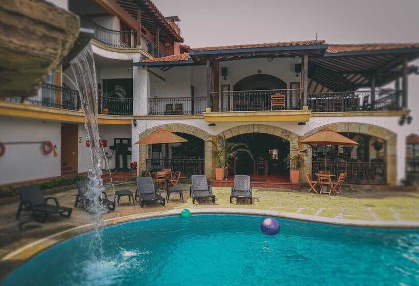 فندق Las Rocas Resort