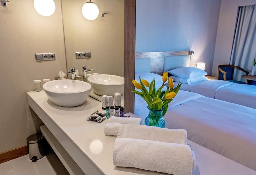 هتل Poseidon Beach Resort