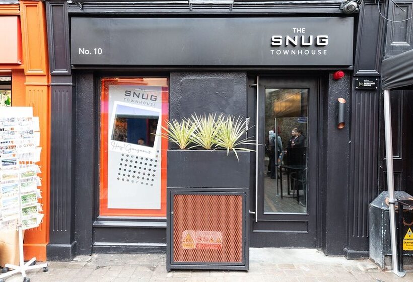 هتل The Snug Townhouse