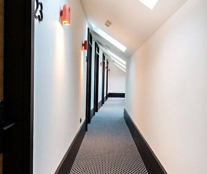 هتل The Snug Townhouse