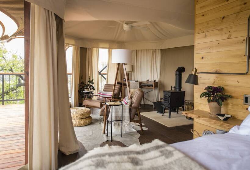 Отель Walden Retreats Hill Country