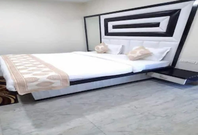 Отель Goroomgo Z Square Aurangabad