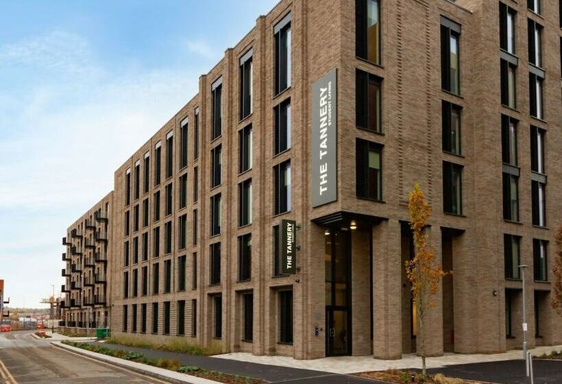 Modern Rooms In Leicester Sk   Hostel