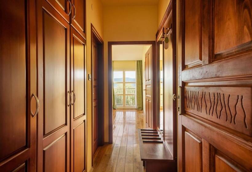 פנסיון Cozy Park View Room With Breakfast Included