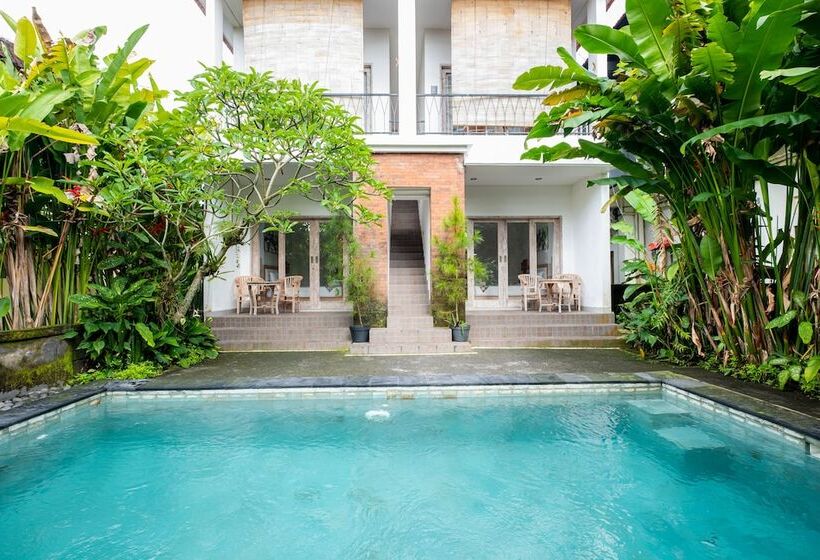 펜션 Suweta Homestay With Private Pool By Supala