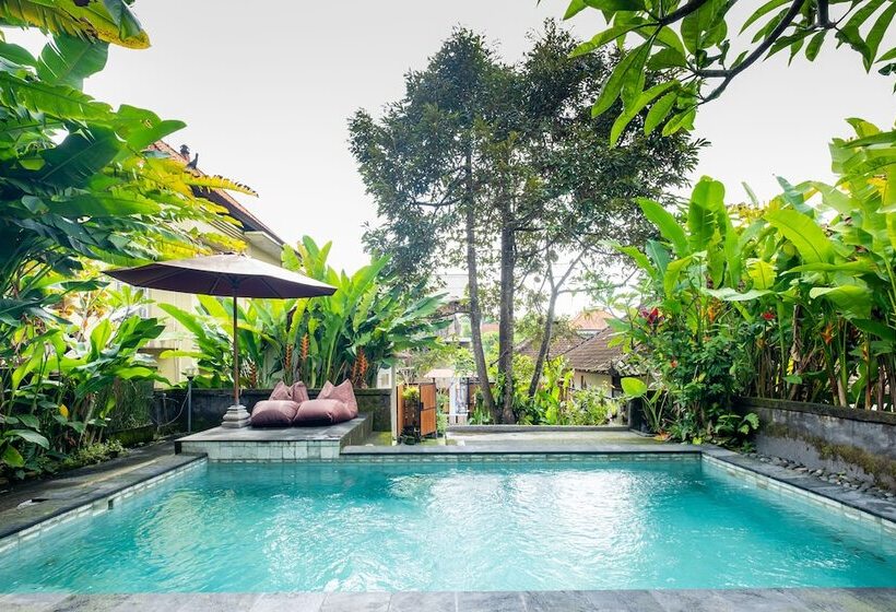 펜션 Suweta Homestay With Private Pool By Supala