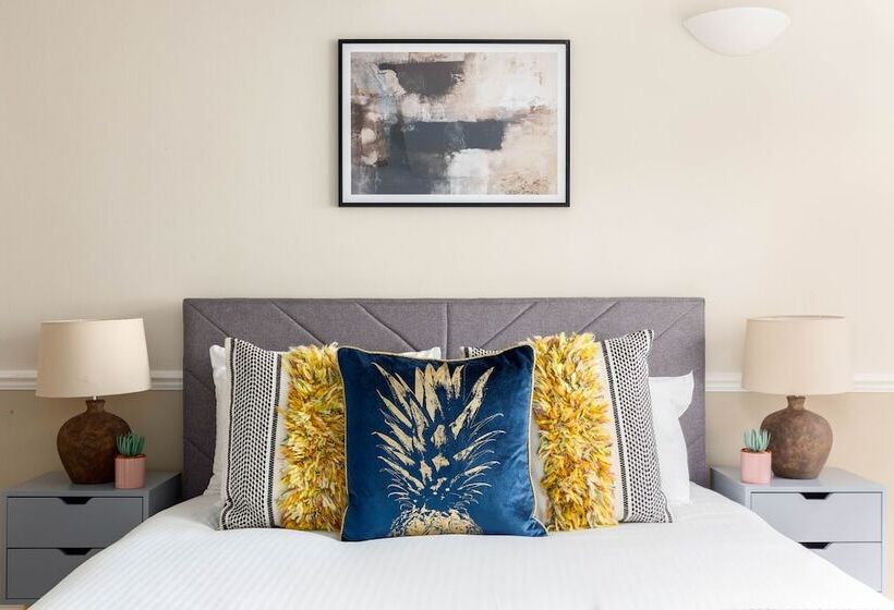 پانسیون The Goldhawk Road Collection