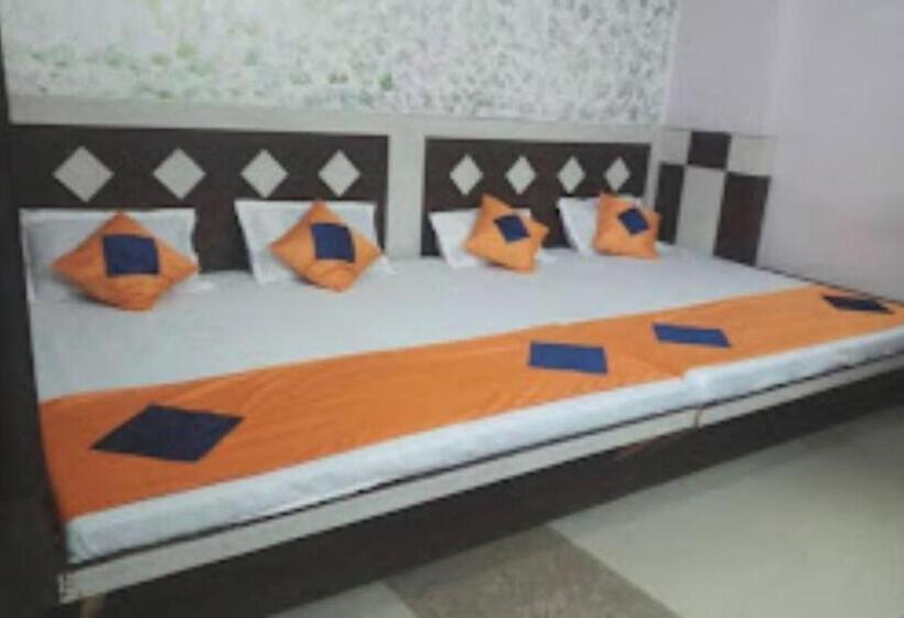 هتل Grg Kunj Residency Mathura Near Railway Juction 950m