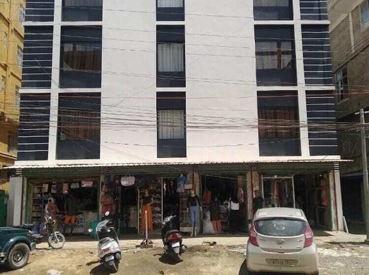 Отель Goroomgo Green Hill Imphal