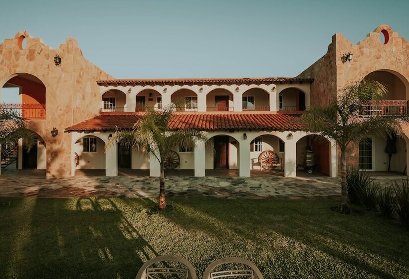 هتل Hacienda Los Olivos