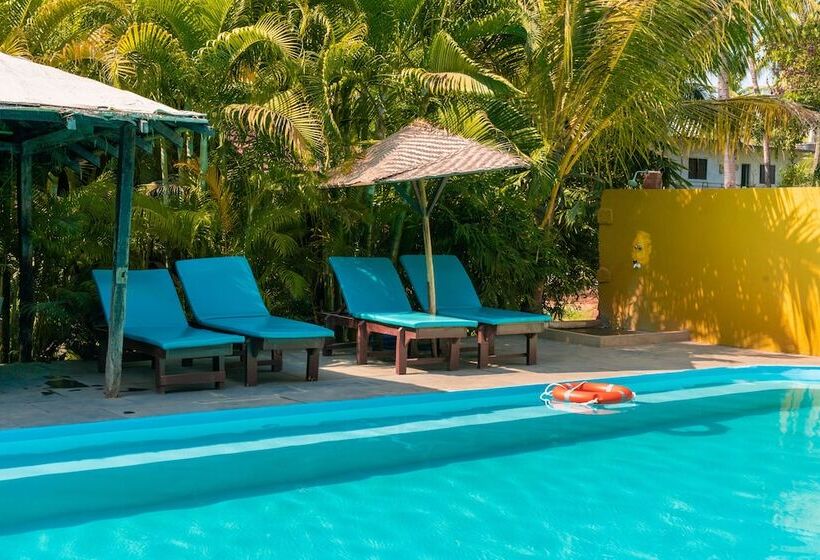 בית מלון כפרי Justa  Morjim Beach Resort And Spa