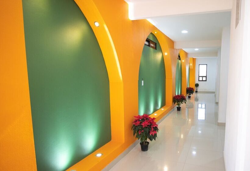 فندق Los Arcos