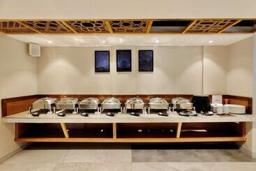 هتل Pushpam Lords Resort Karjat  Pure Veg