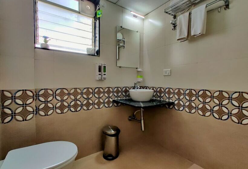 هتل Pushpam Lords Resort Karjat  Pure Veg