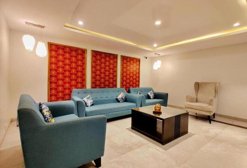 هتل Pushpam Lords Resort Karjat  Pure Veg