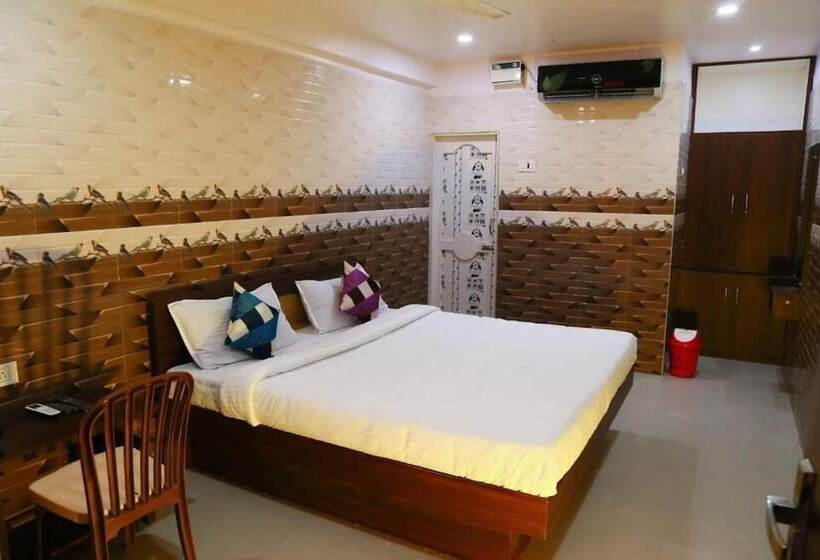 Отель Sri Mahalakshmi Deluxe Lodge
