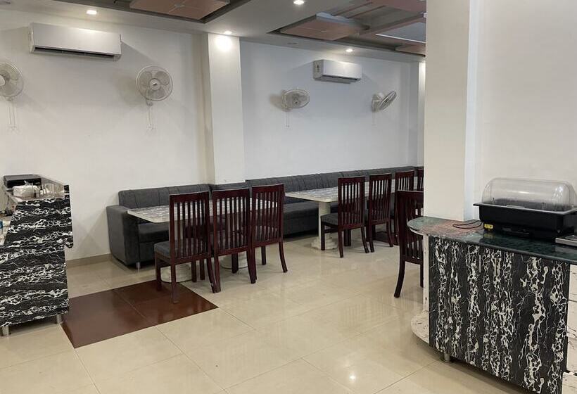 Отель Sumedha G Village Resort And Spa