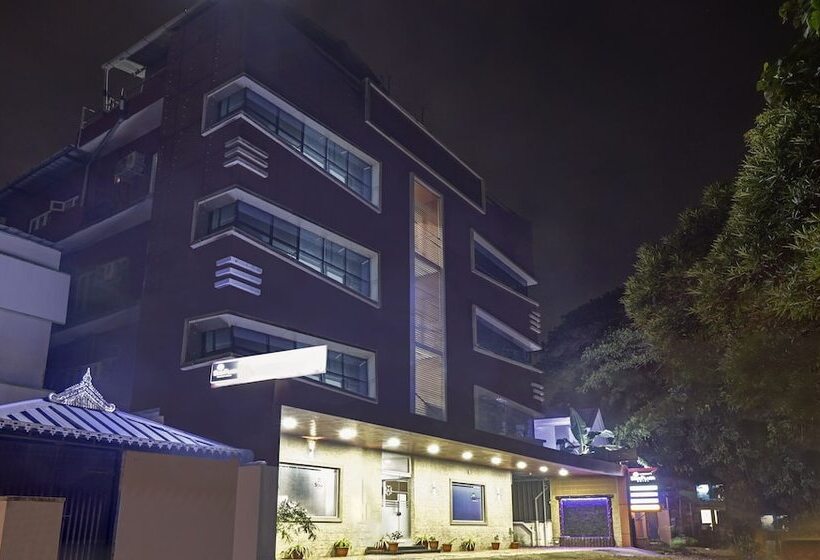 هتل Treebo Thoduvas Star Plaza Cochin Airport