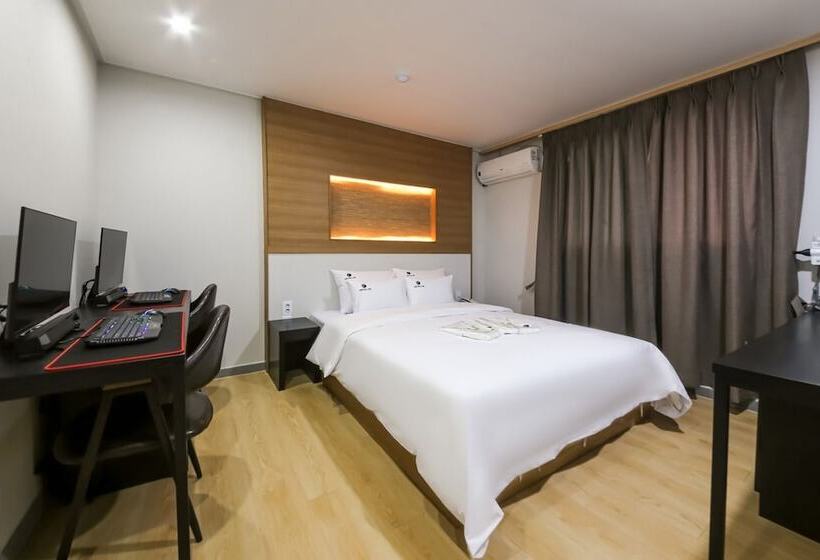 فندق على الطريق Gunsan Hotel Lin
