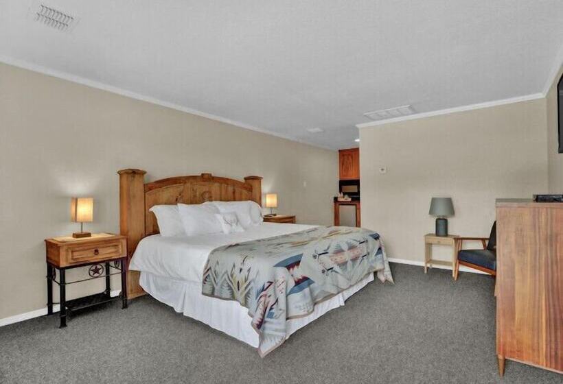 汽车旅馆  Maven S Inn & Grill