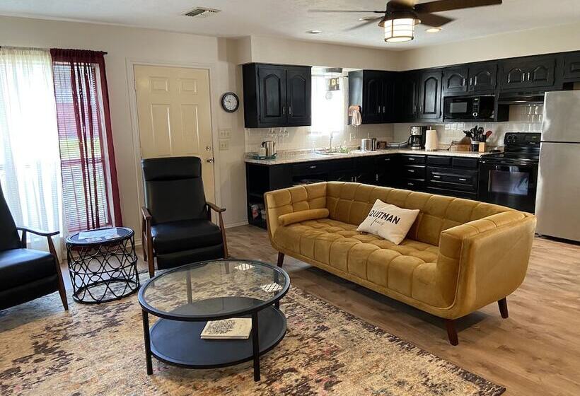 모텔 Reel Inn And Lodge